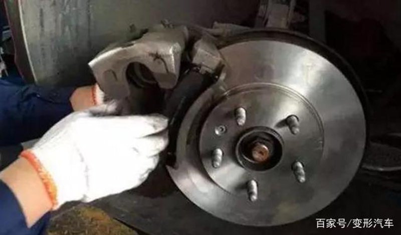 三合一连接件：现代家具“隐形关节”背后的组装智慧